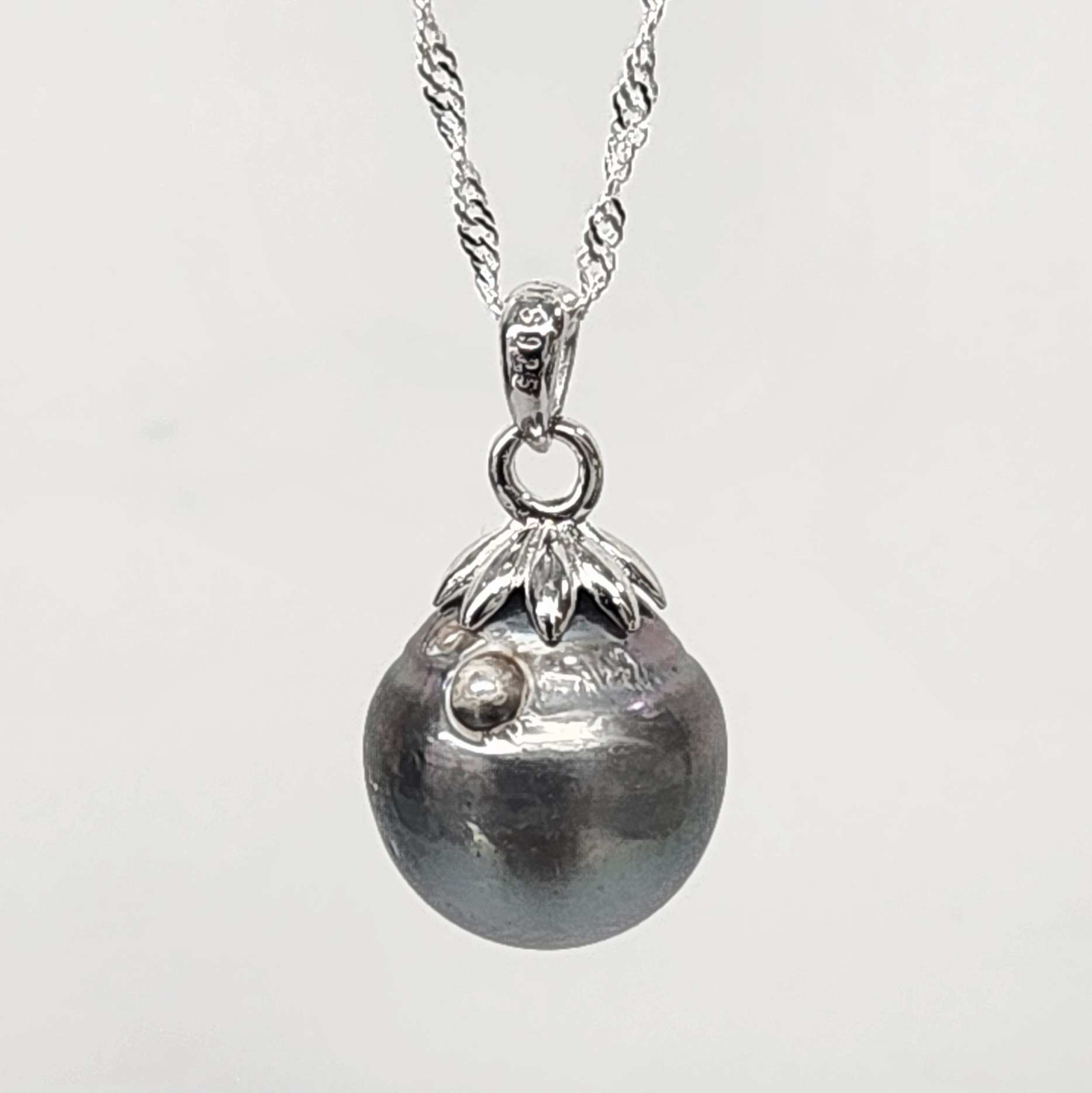 13mm Tahitian Grey Pearl Pendant with Sterling Silver Cap & Complimentary Sterling Silver Chain - SSYZ04 Seiko 13mm Tahitian Grey Pearl Pendant with Sterling Silver Cap & Complimentary Sterling Silver Chain - SSYZ04 Seiko