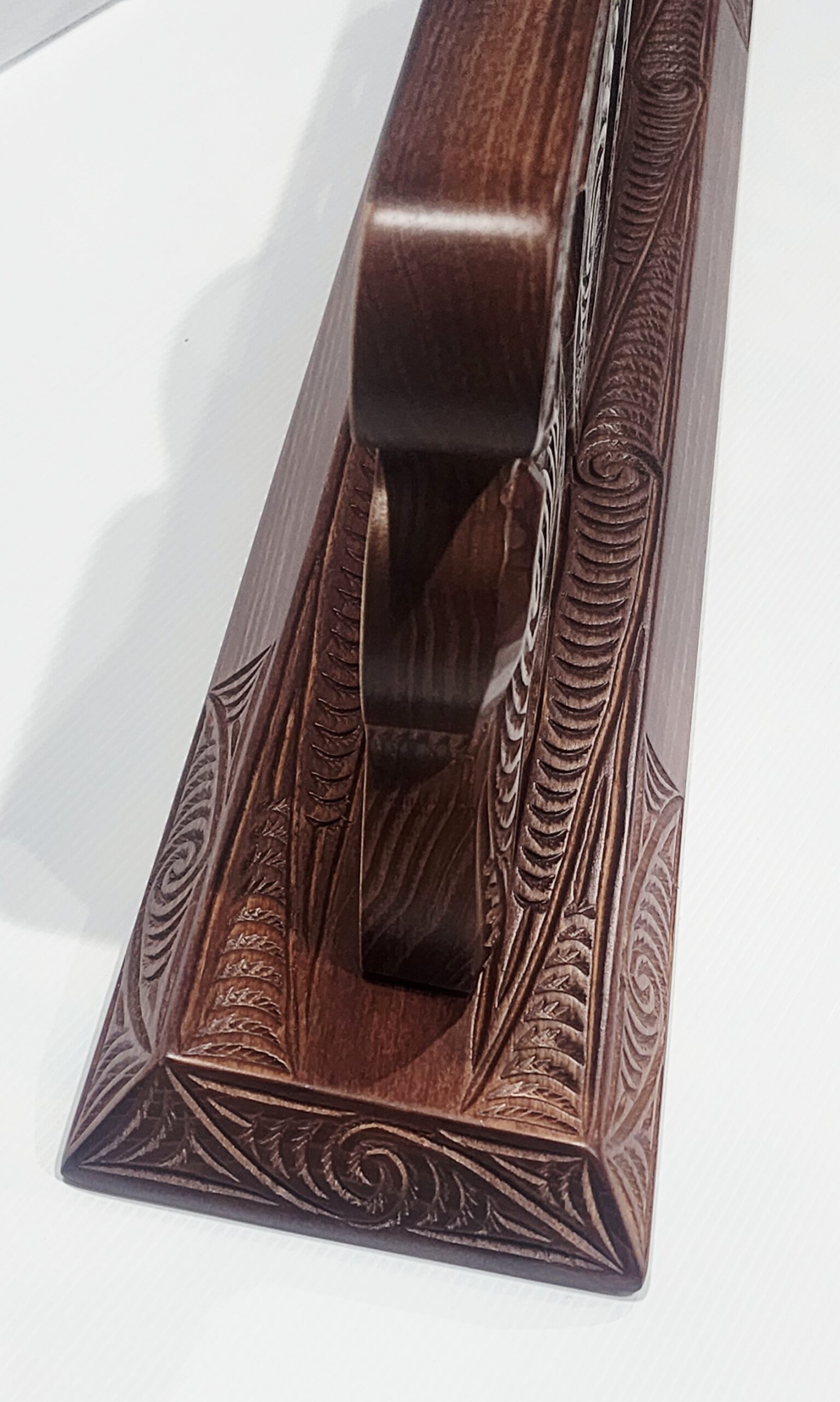 Hand Carved Māori Design 21st Birthday Key with Paua Shell Inlay & Photo Frame – Large Display Stand 21st Keys Hand Carved Māori Design 21st Birthday Key with Paua Shell Inlay & Photo Frame – Large Display Stand 21st Keys