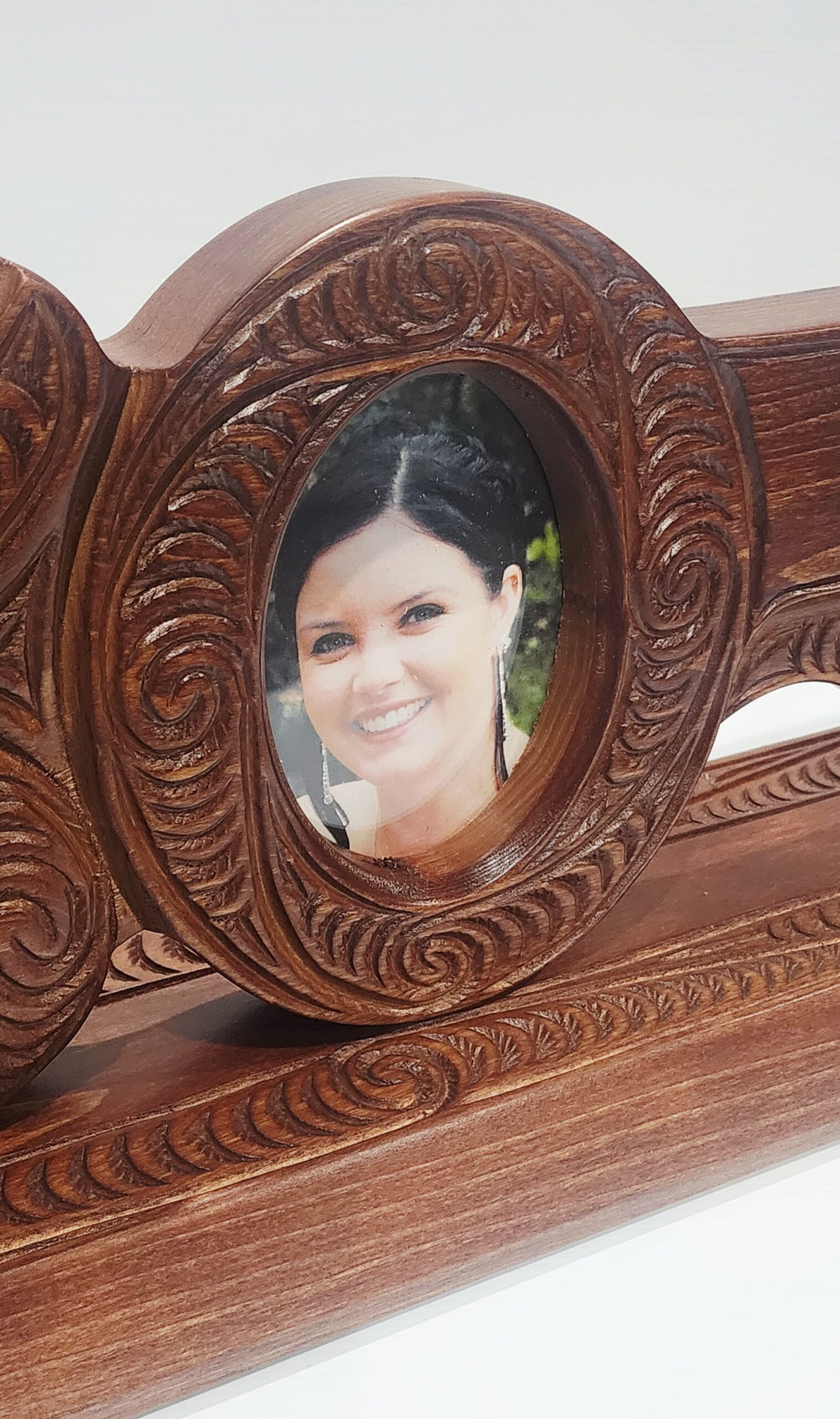 Hand Carved Māori Design 21st Birthday Key with Paua Shell Inlay & Photo Frame – Large Display Stand 21st Keys Hand Carved Māori Design 21st Birthday Key with Paua Shell Inlay & Photo Frame – Large Display Stand 21st Keys
