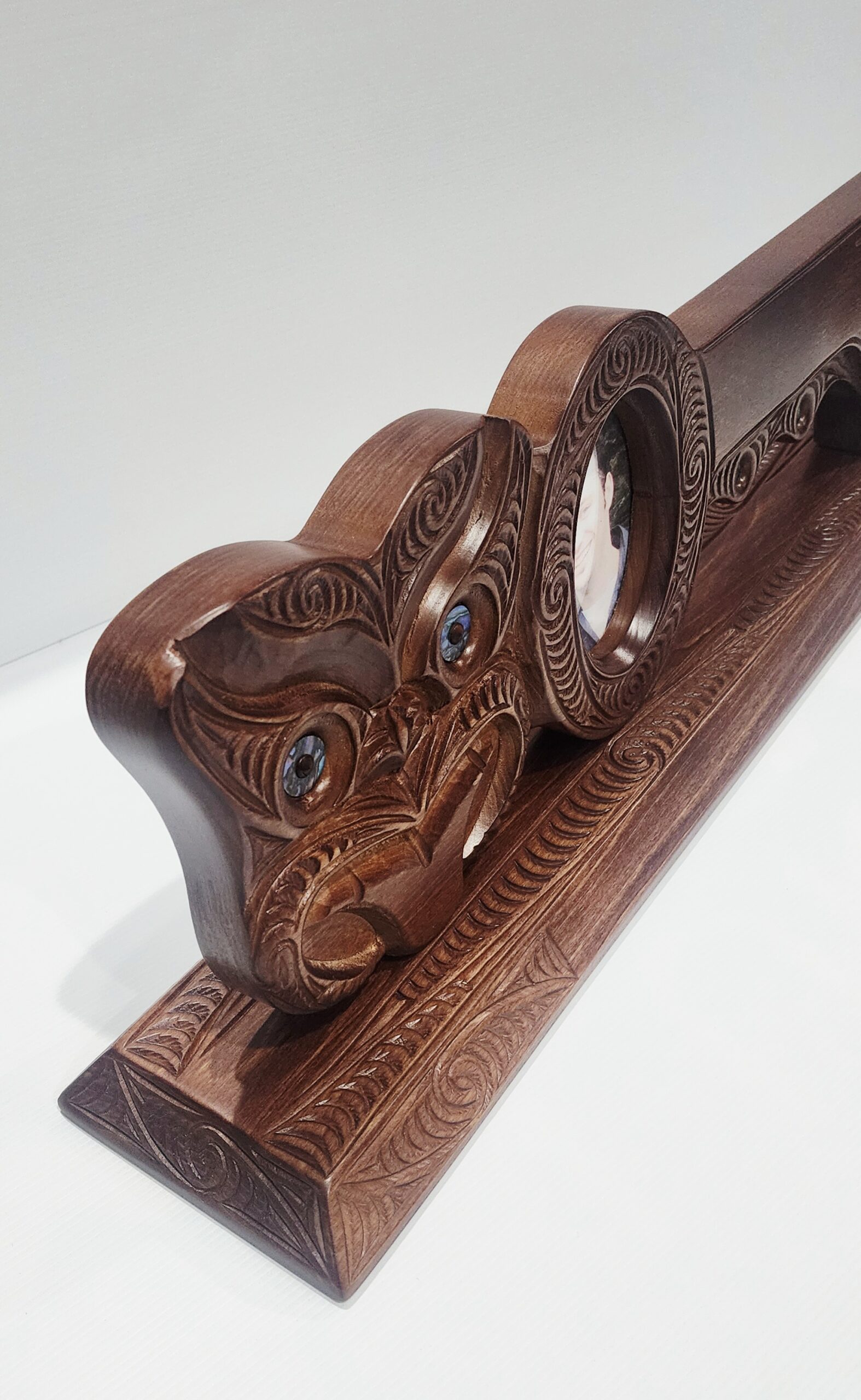 Hand Carved Māori Mask 21st Birthday Key with Paua Shell Eyes & Photo Frame – Large Display Stand 21st Keys Hand Carved Māori Mask 21st Birthday Key with Paua Shell Eyes & Photo Frame – Large Display Stand 21st Keys