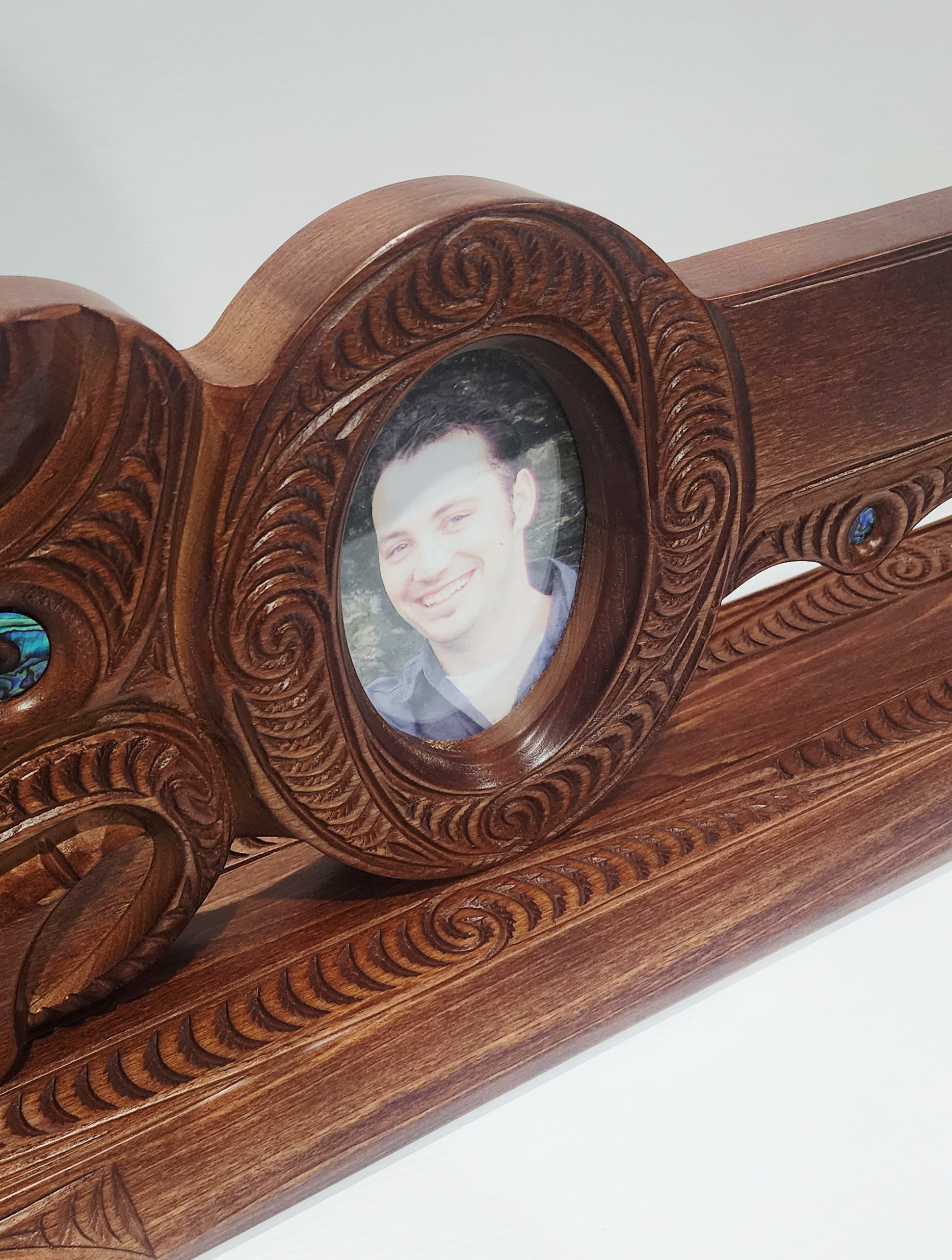 Hand Carved Māori Mask 21st Birthday Key with Paua Shell Eyes & Photo Frame – Large Display Stand 21st Keys Hand Carved Māori Mask 21st Birthday Key with Paua Shell Eyes & Photo Frame – Large Display Stand 21st Keys