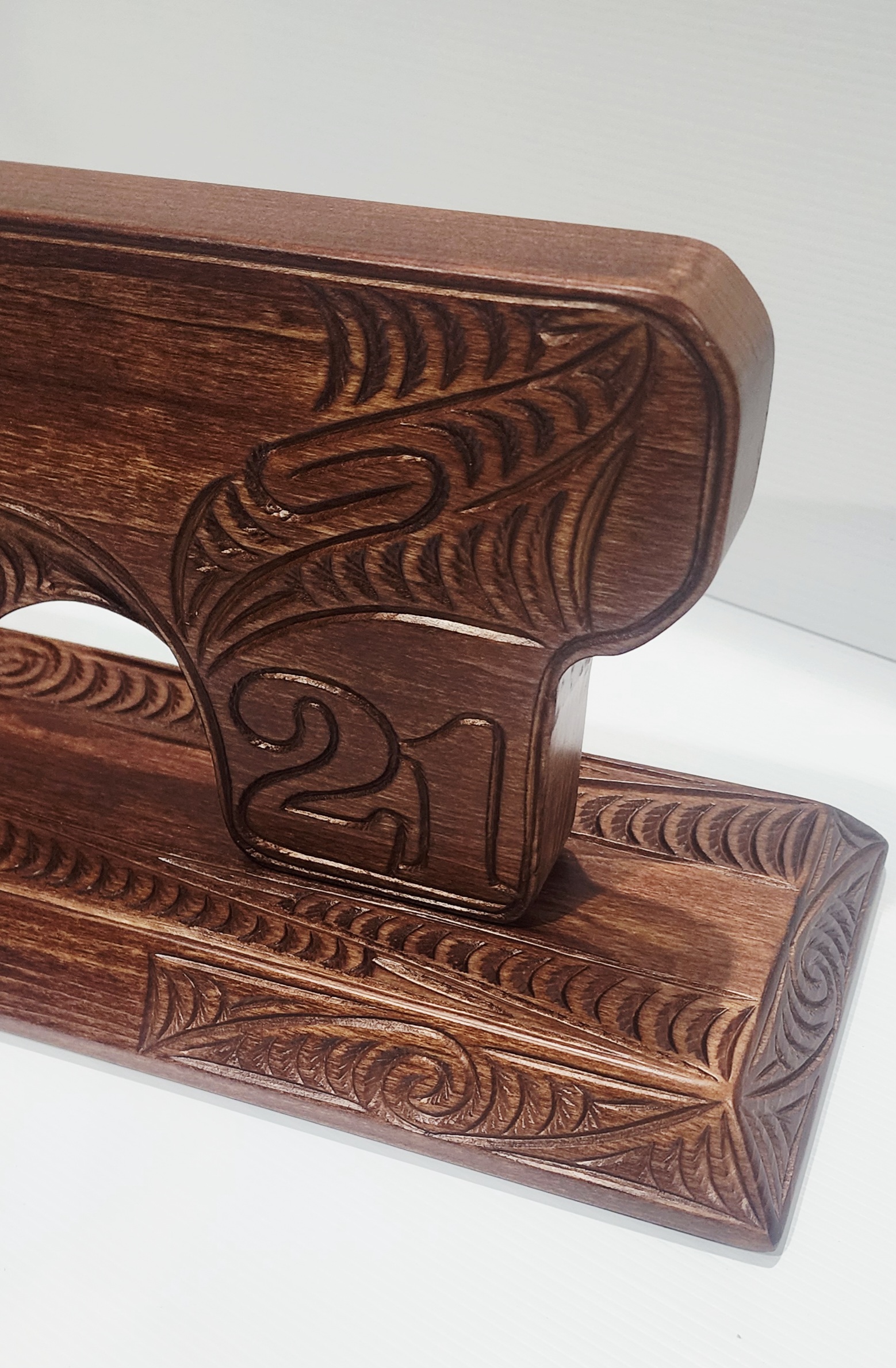 Hand Carved Māori Mask 21st Birthday Key with Paua Shell Eyes & Photo Frame – Large Display Stand 21st Keys Hand Carved Māori Mask 21st Birthday Key with Paua Shell Eyes & Photo Frame – Large Display Stand 21st Keys