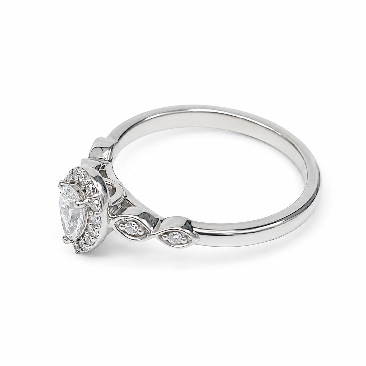 9ct White Gold Pear Halo Lab-Grown Diamond Ring – 0.36ct TDW E/F VS - AURG40559WG Seiko 9ct White Gold Pear Halo Lab-Grown Diamond Ring – 0.36ct TDW E/F VS - AURG40559WG Seiko