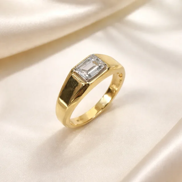 10ct Yellow Gold Gents Ring with 1.00ct Emerald Cut Lab-Grown Diamond – E/F VS | Classic Claw Set - LGR46784