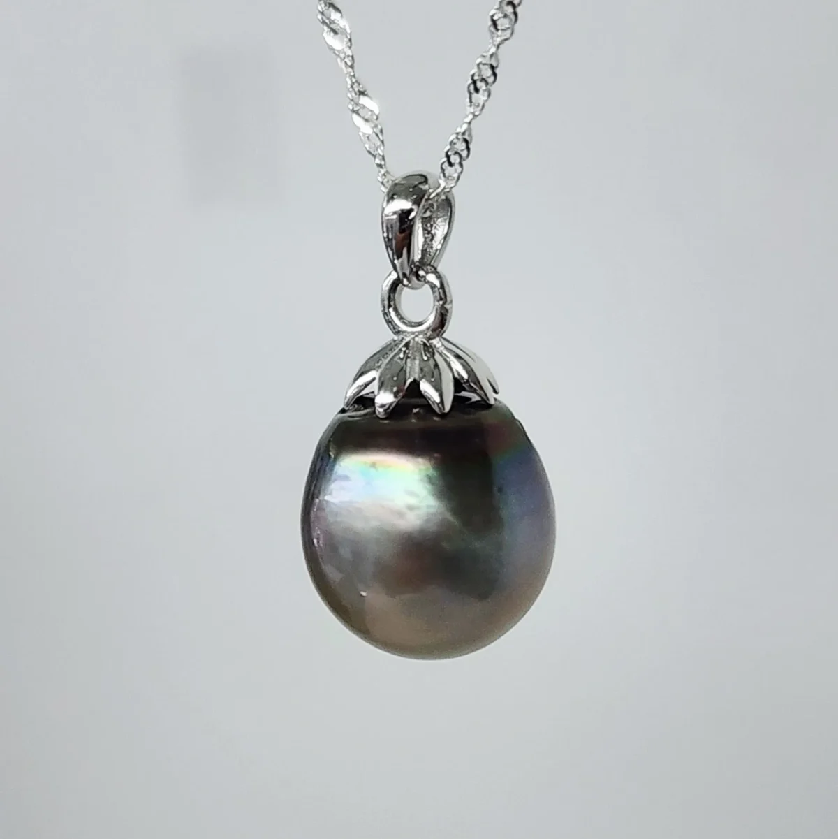 13mm Tahitian Grey Pearl Pendant with Sterling Silver Cap & Complimentary Sterling Silver Chain - SSYZ03