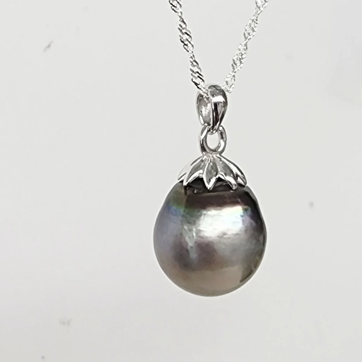13mm Tahitian Grey Pearl Pendant with Sterling Silver Cap & Complimentary Sterling Silver Chain - SSYZ03