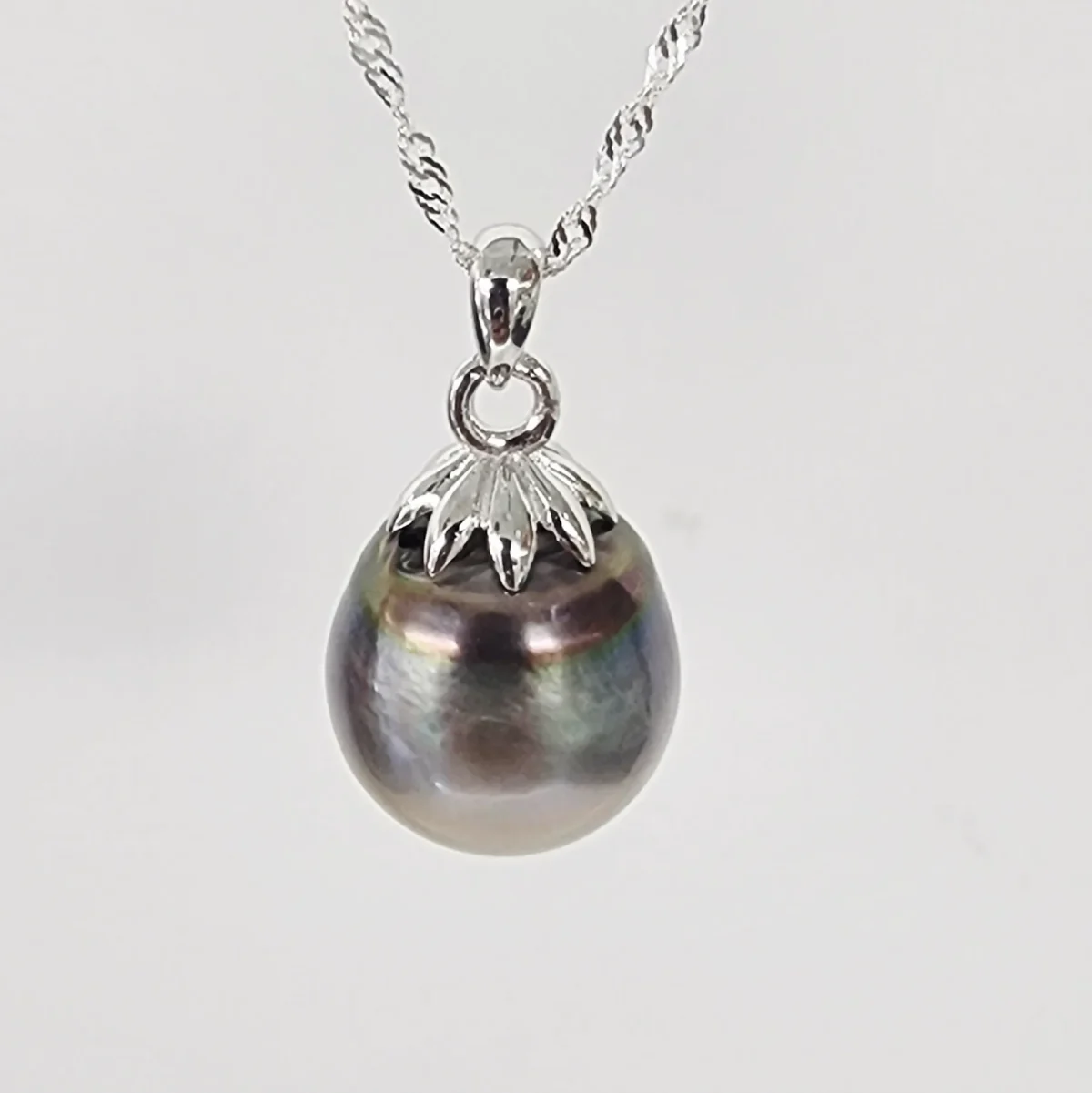 13mm Tahitian Grey Pearl Pendant with Sterling Silver Cap & Complimentary Sterling Silver Chain - SSYZ03