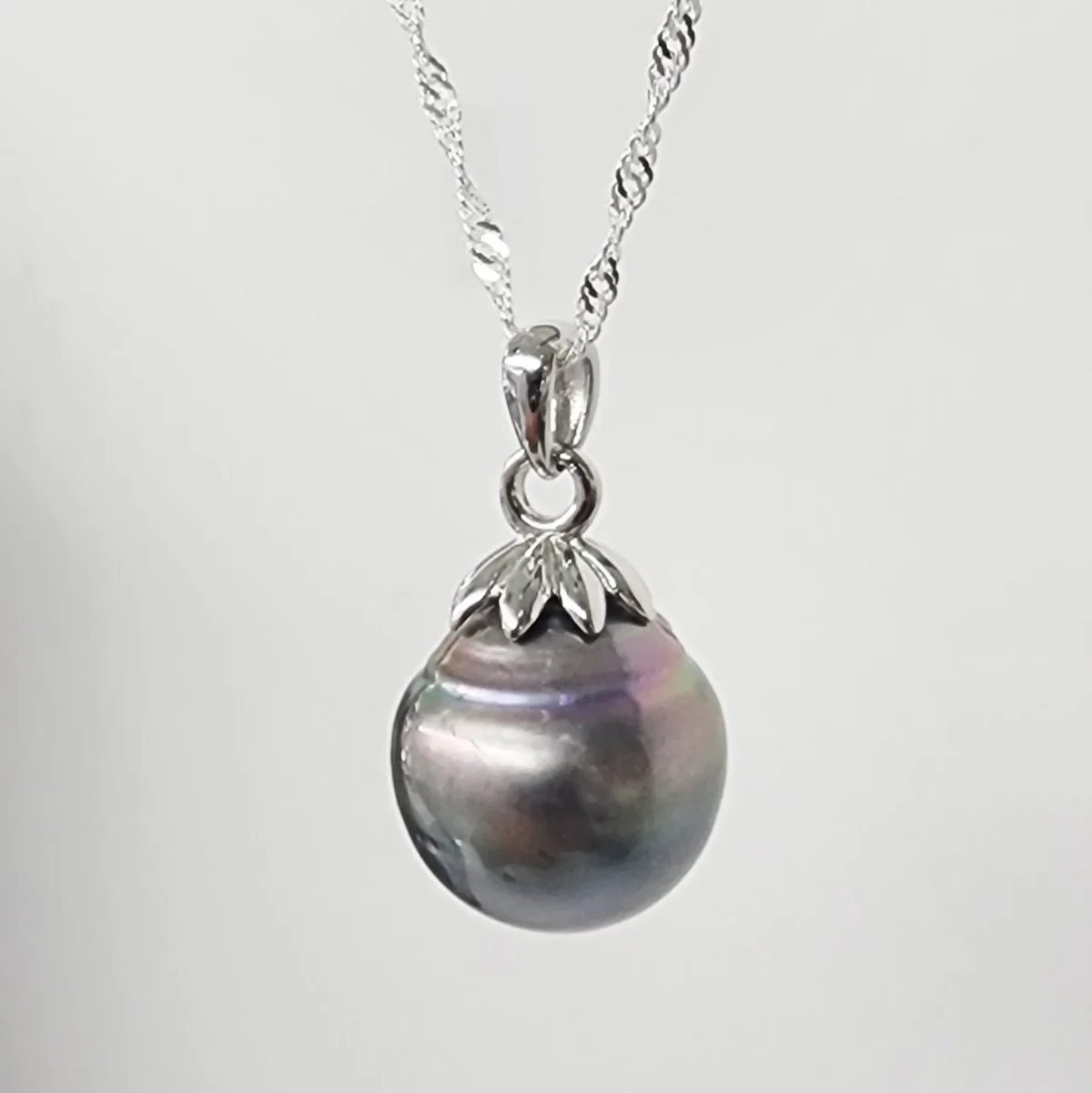 13mm Tahitian Grey Pearl Pendant with Sterling Silver Cap & Complimentary Sterling Silver Chain - SSYZ04