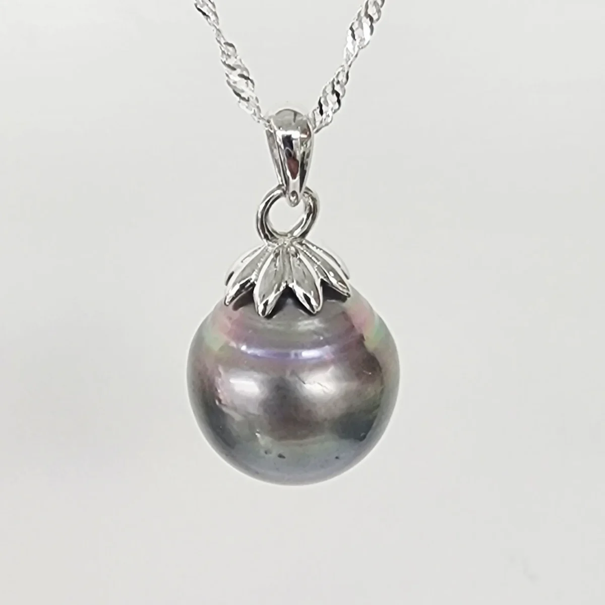 13mm Tahitian Grey Pearl Pendant with Sterling Silver Cap & Complimentary Sterling Silver Chain - SSYZ04