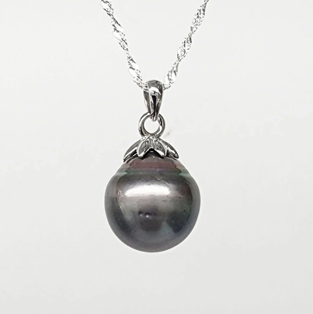 13mm Tahitian Grey Pearl Pendant with Sterling Silver Cap & Complimentary Sterling Silver Chain - SSYZ04