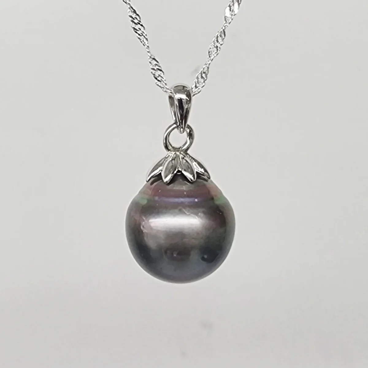 13mm Tahitian Grey Pearl Pendant with Sterling Silver Cap & Complimentary Sterling Silver Chain - SSYZ04