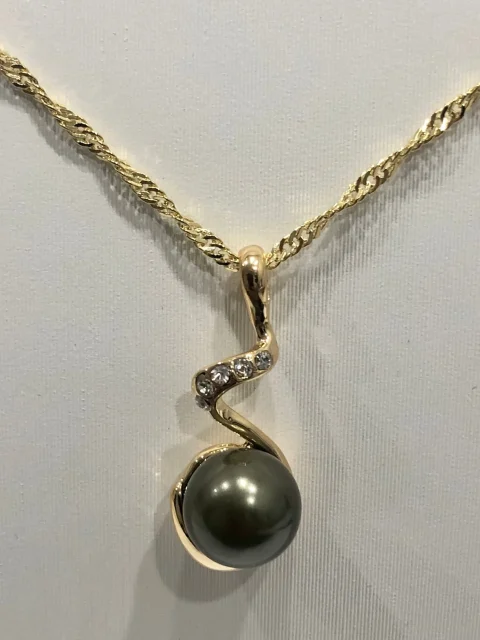 18ct Gold Plated Faux Pearl Pendant - 03