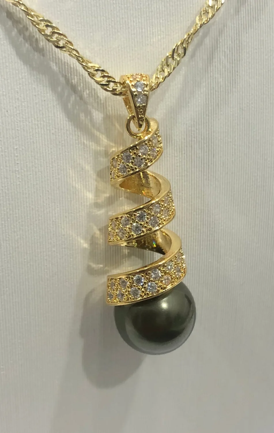 18ct Gold Plated Faux Pearl Pendant - 05