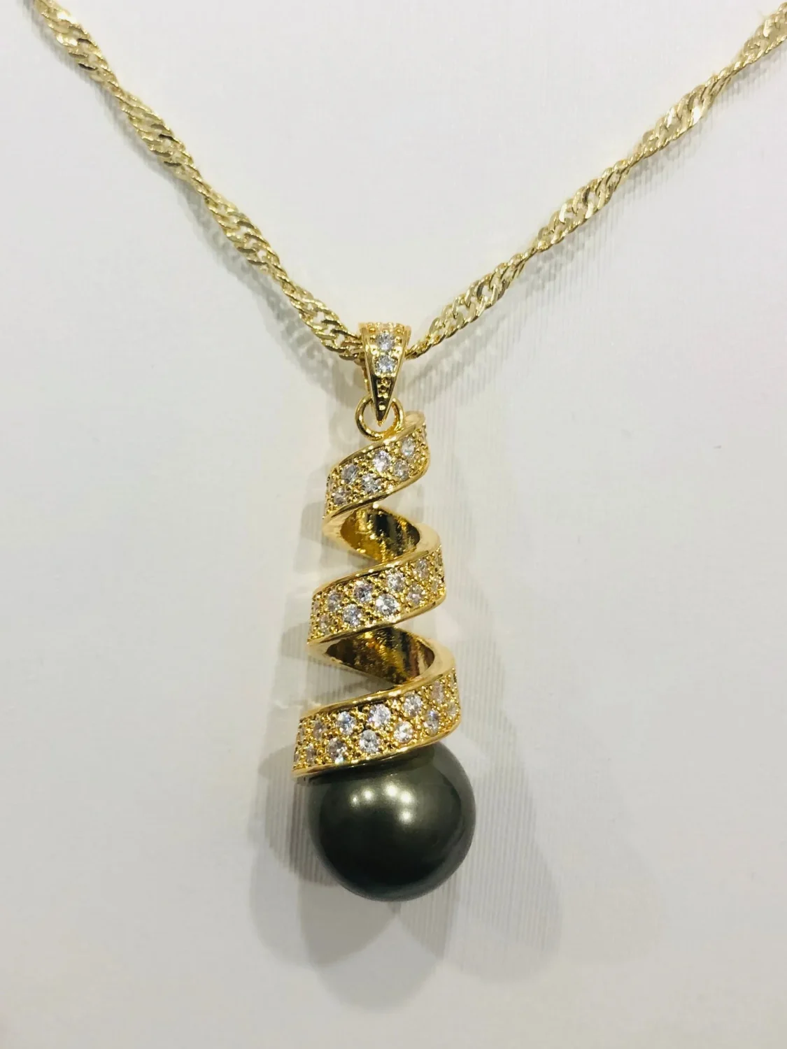 18ct Gold Plated Faux Pearl Pendant - 05