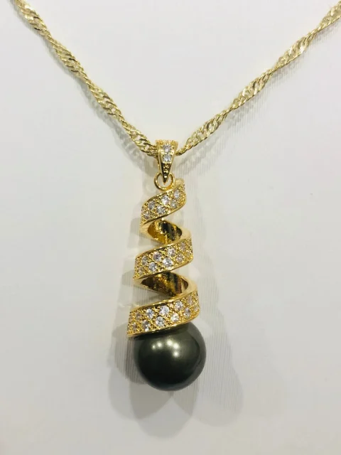 18ct Gold Plated Faux Pearl Pendant - 05