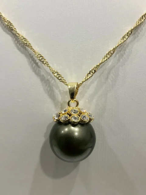 18ct Gold Plated Faux Pearl Pendant - 10