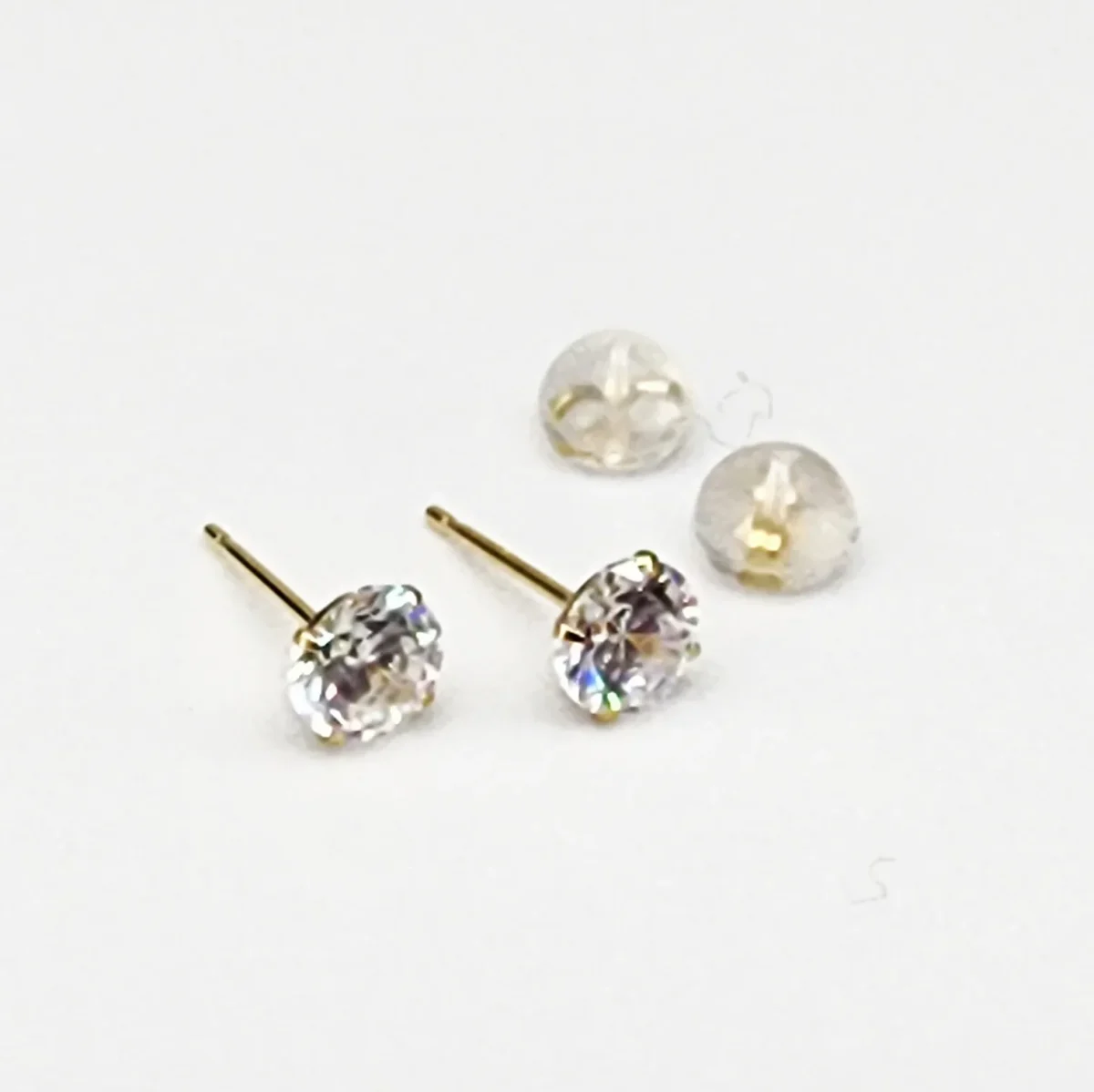 18ct Yellow Gold 5mm Round 4 Claw Cubic Zirconia Stud Earrings - K18-5MMCZ