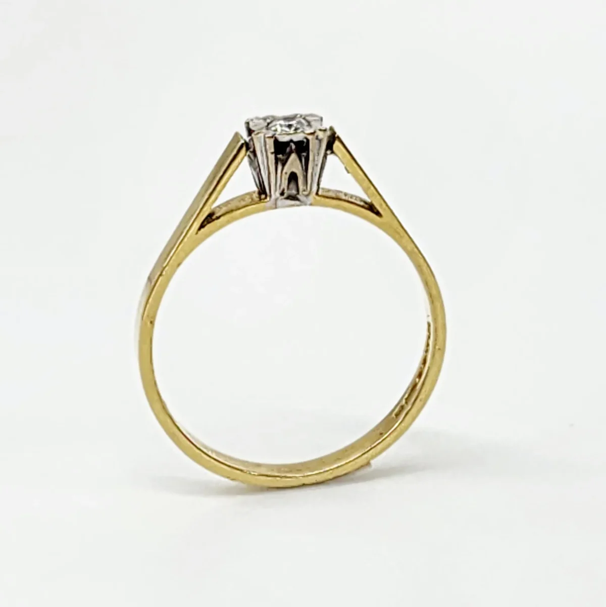 18ct Yellow Gold Engagement Ring with Brilliant Round 0.10ct Diamond Setting