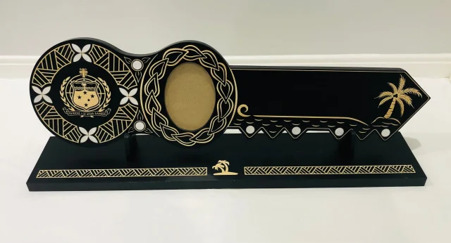 21st Island Design Key with Laser Engraved Patterns & Samoan Sila with White Mother Of Pearl Shell Inlays and Matching Stand - Design 2134 (Stand)