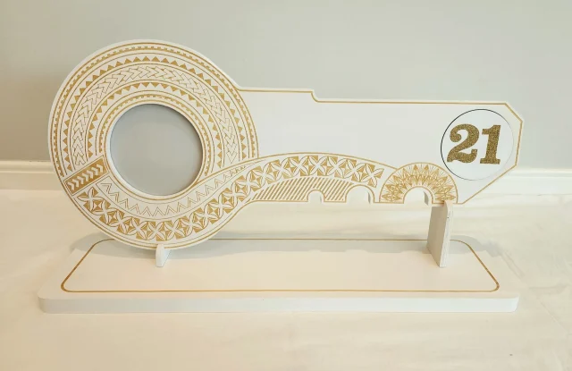 21st White Colour Painted Key with Laser Engraved Island Patterns On The Key and Printed Gold Glitter Disk Insert "21" and Matching Laser Engraved Stand