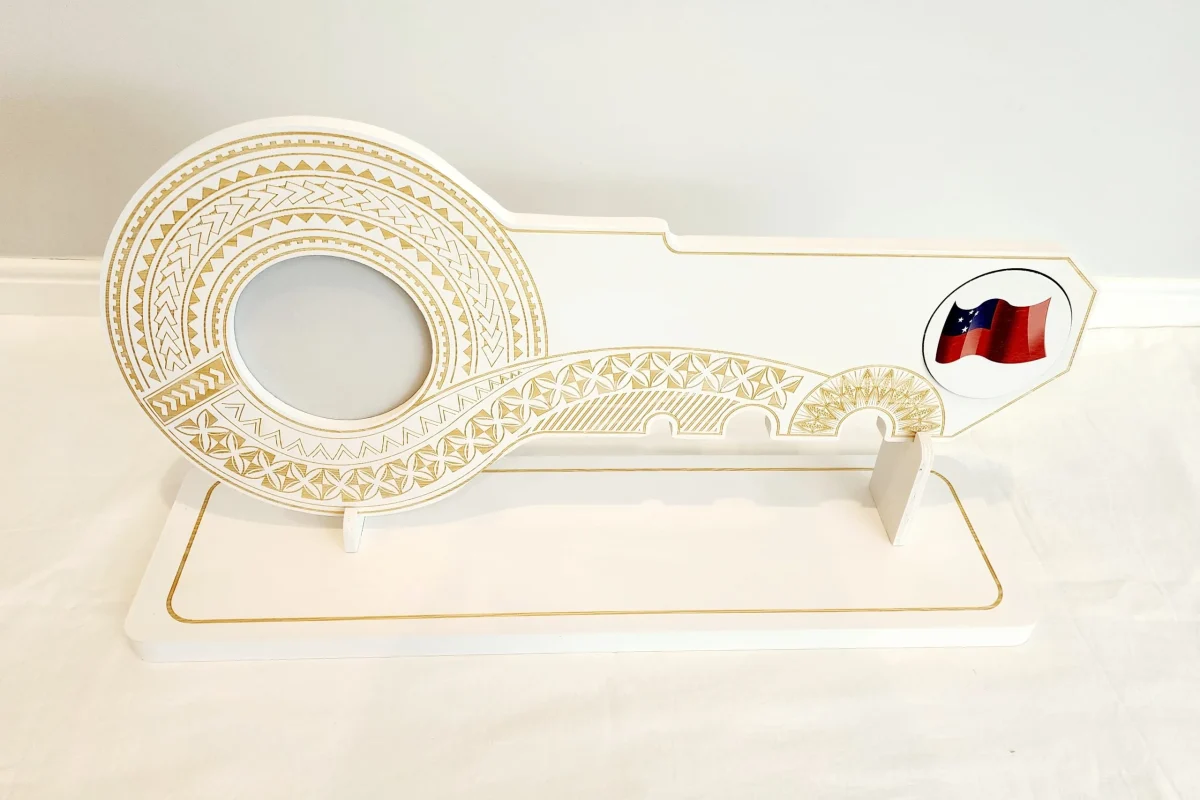 21st White Colour Painted Key with Laser Engraved Island Patterns On The Key and Printed Samoan Flag Disk Insert and Matching Laser Engraved Stand