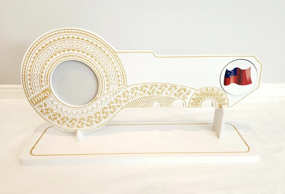 21st White Colour Painted Key with Laser Engraved Island Patterns On The Key and Printed Samoan Flag Disk Insert and Matching Laser Engraved Stand
