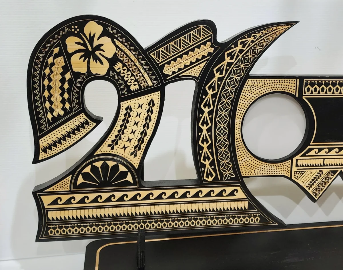 21st Wooden Key Black Shade Island Design On Stand With Hibiscus Flower