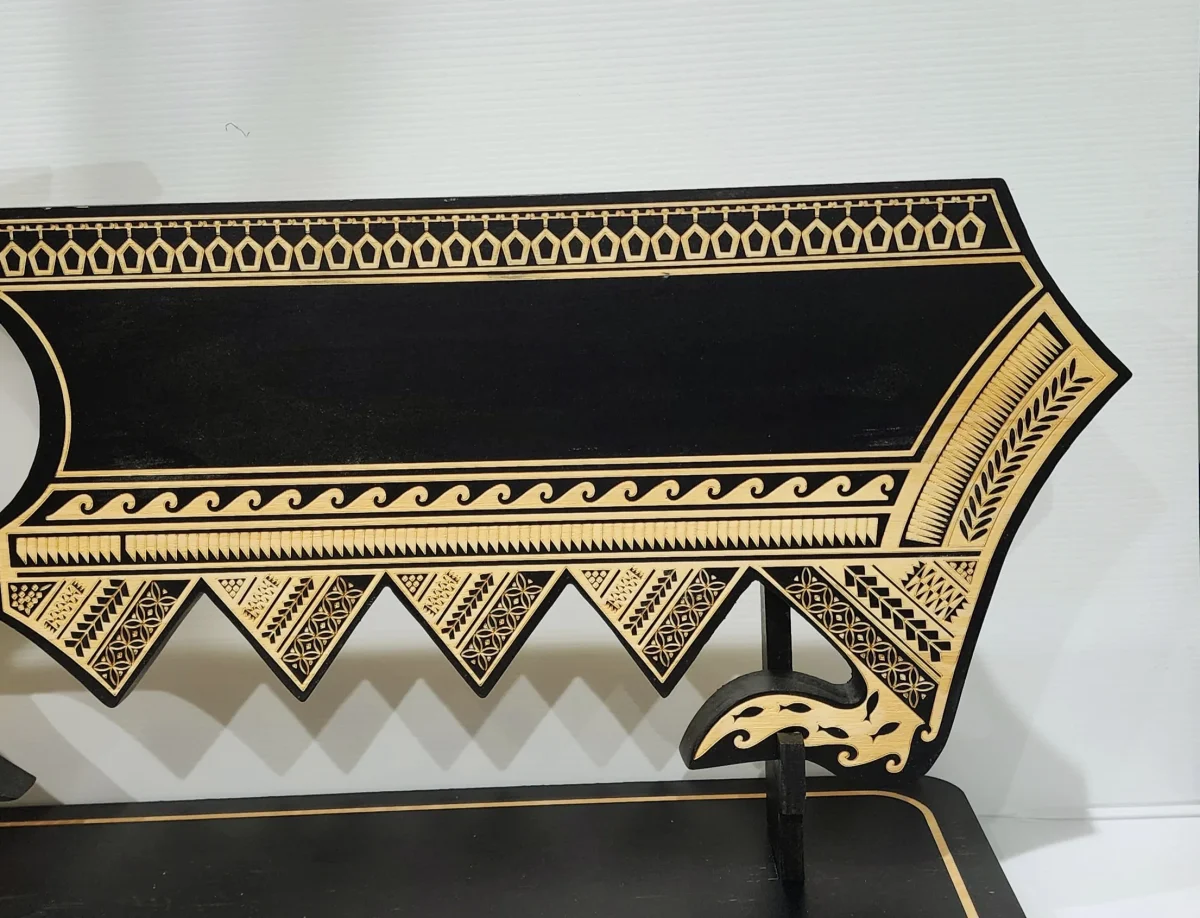 21st Wooden Key Black Shade Island Design On Stand With Hibiscus Flower