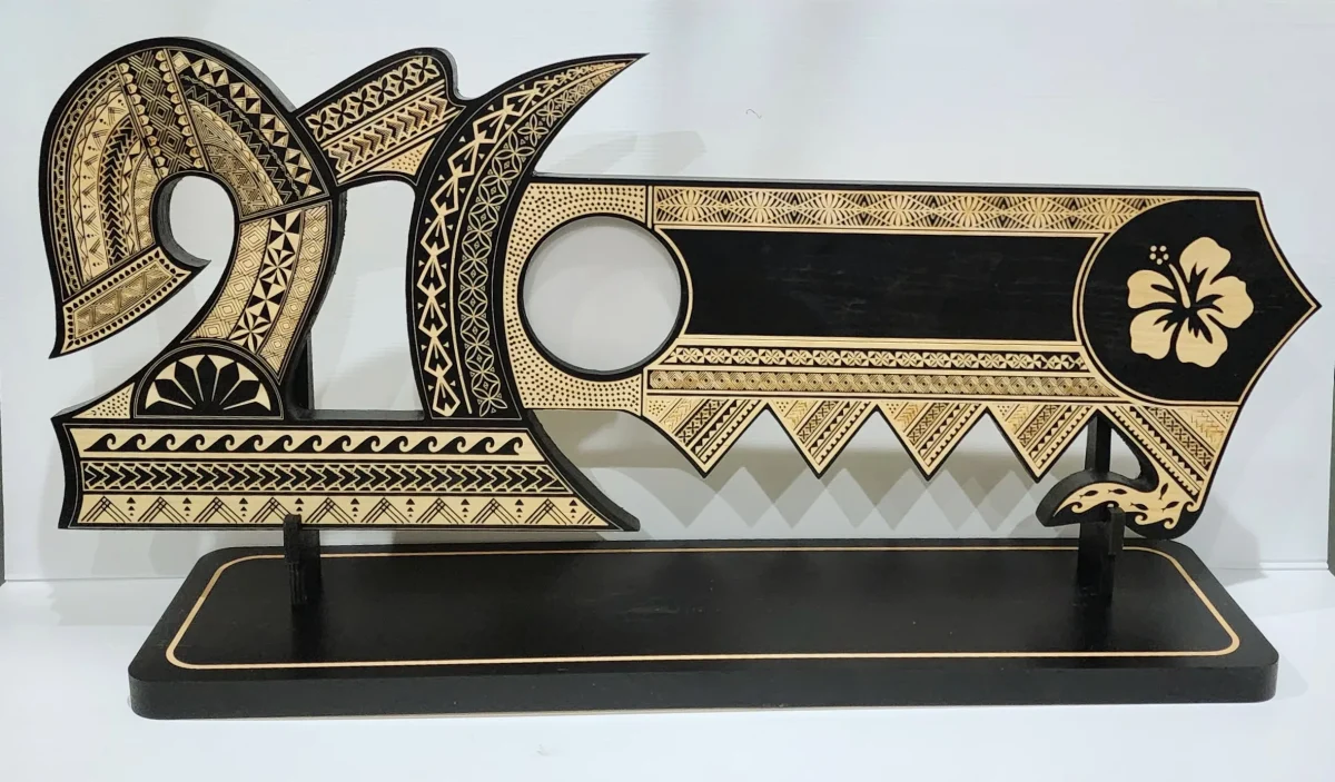 21st Wooden Key Black Shade Island Design On Stand With Hibiscus Flower