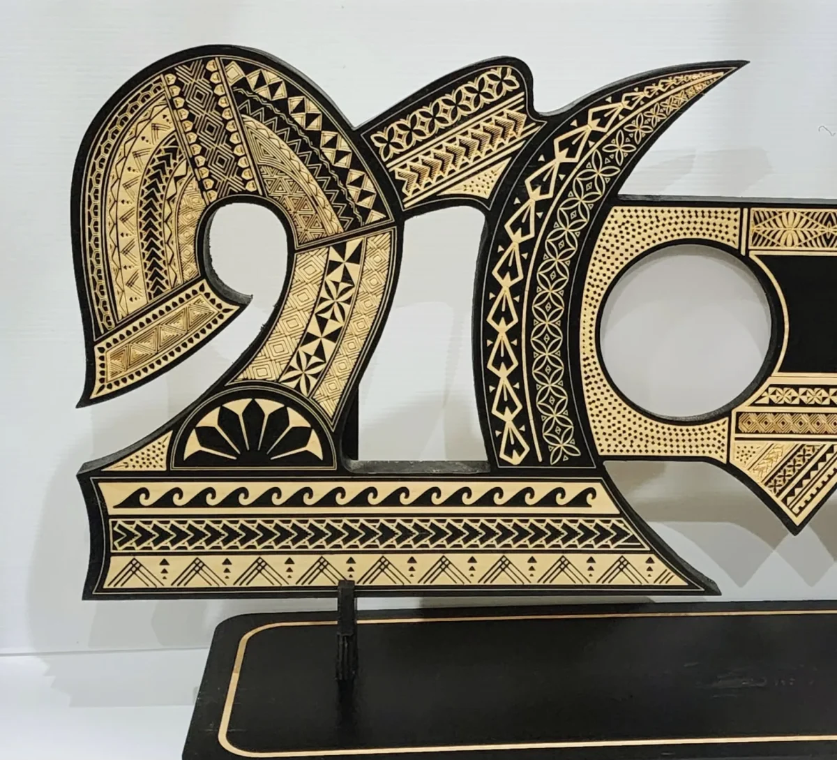 21st Wooden Key Black Shade Island Design On Stand With Kiribati Flag
