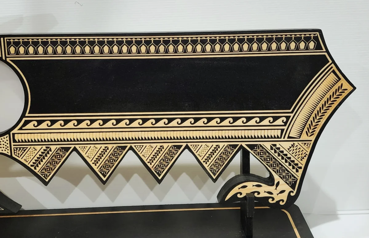 21st Wooden Key Black Shade Island Design On Stand With Samoan Sila