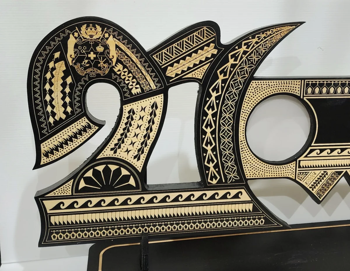 21st Wooden Key Black Shade Island Design On Stand With Tongan Sila