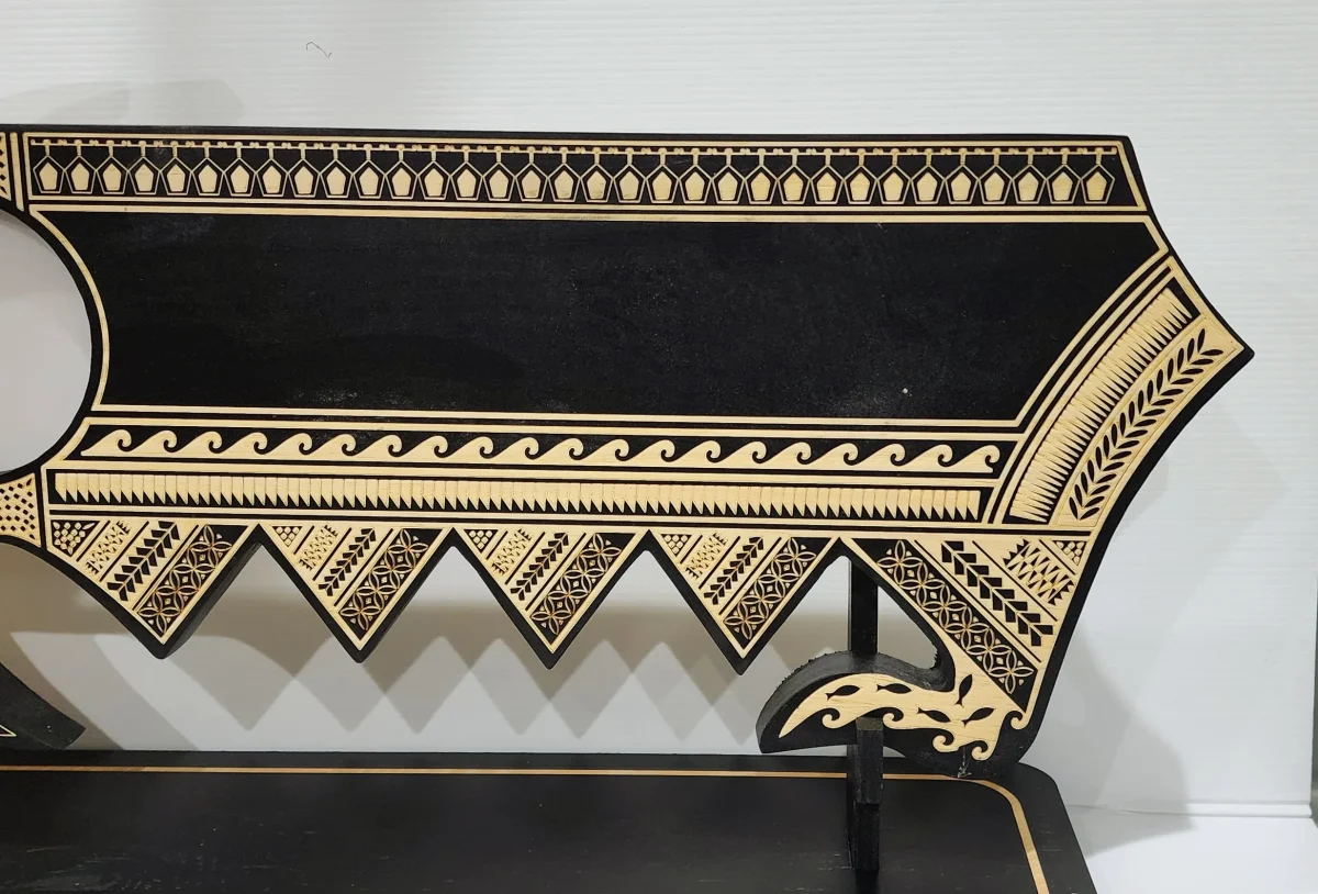 21st Wooden Key Black Shade Island Design On Stand With Tongan Sila