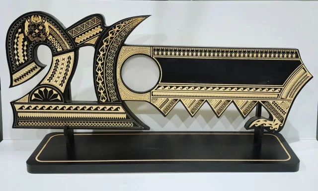 21st Wooden Key Black Shade Island Design On Stand With Tongan Sila