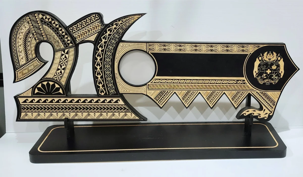 21st Wooden Key Black Shade Island Design On Stand With Tongan Sila