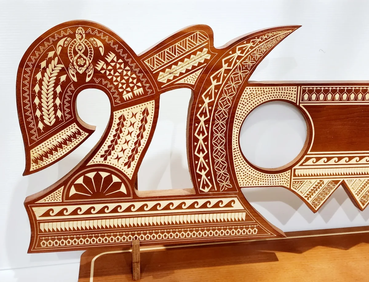 21st Wooden Key Brown Shade Island Design On Stand With Polynesian Tattoo Design Hui Turtle Triple Twist