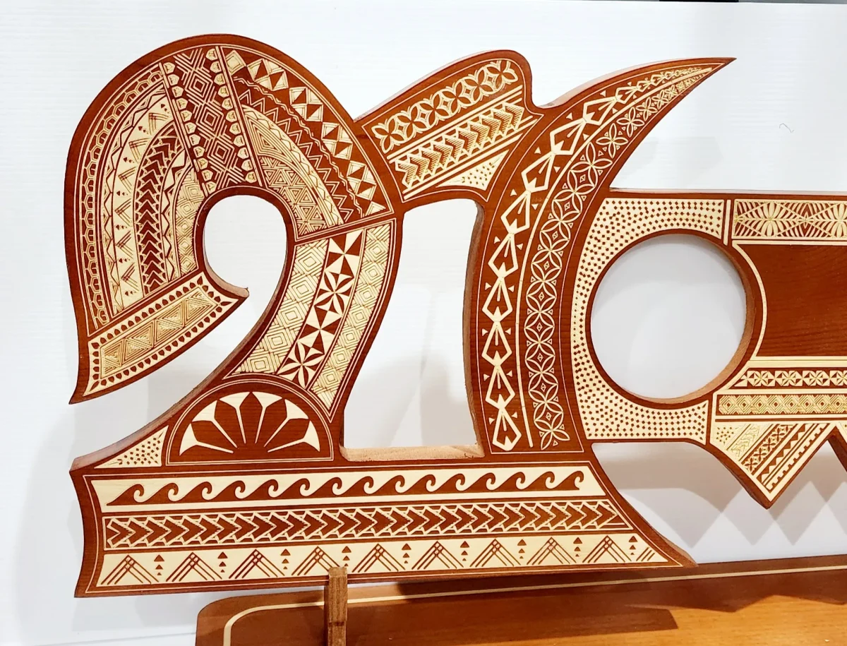 21st Wooden Key Brown Shade Island Design On Stand With Polynesian Tattoo Design Hui Turtle Triple Twist