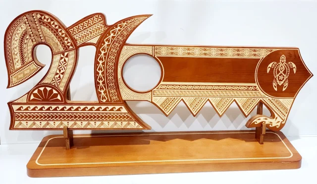 21st Wooden Key Brown Shade Island Design On Stand With Polynesian Tattoo Design Hui Turtle Triple Twist