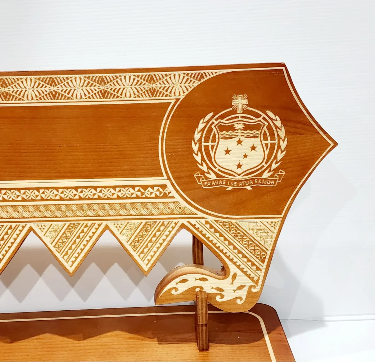 21st Wooden Key Brown Shade Island Design On Stand With Samoan Sila