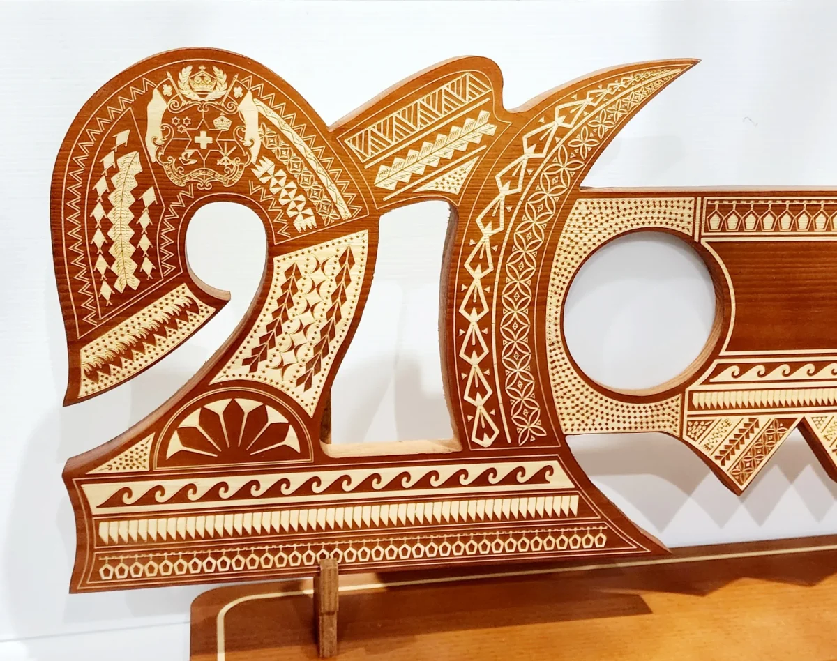 21st Wooden Key Brown Shade Island Design On Stand With Tongan Sila