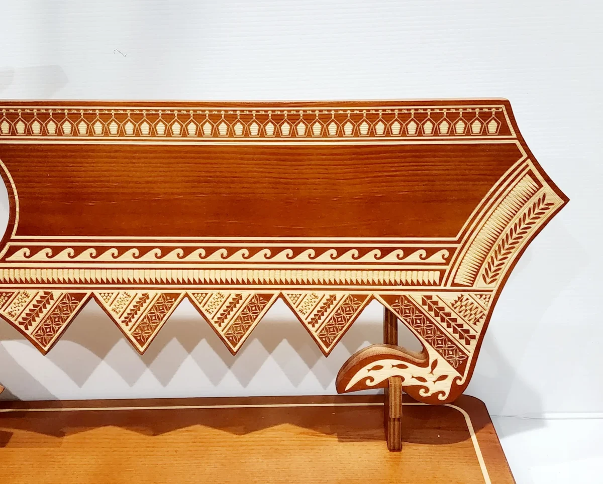 21st Wooden Key Brown Shade Island Design On Stand With Tongan Sila