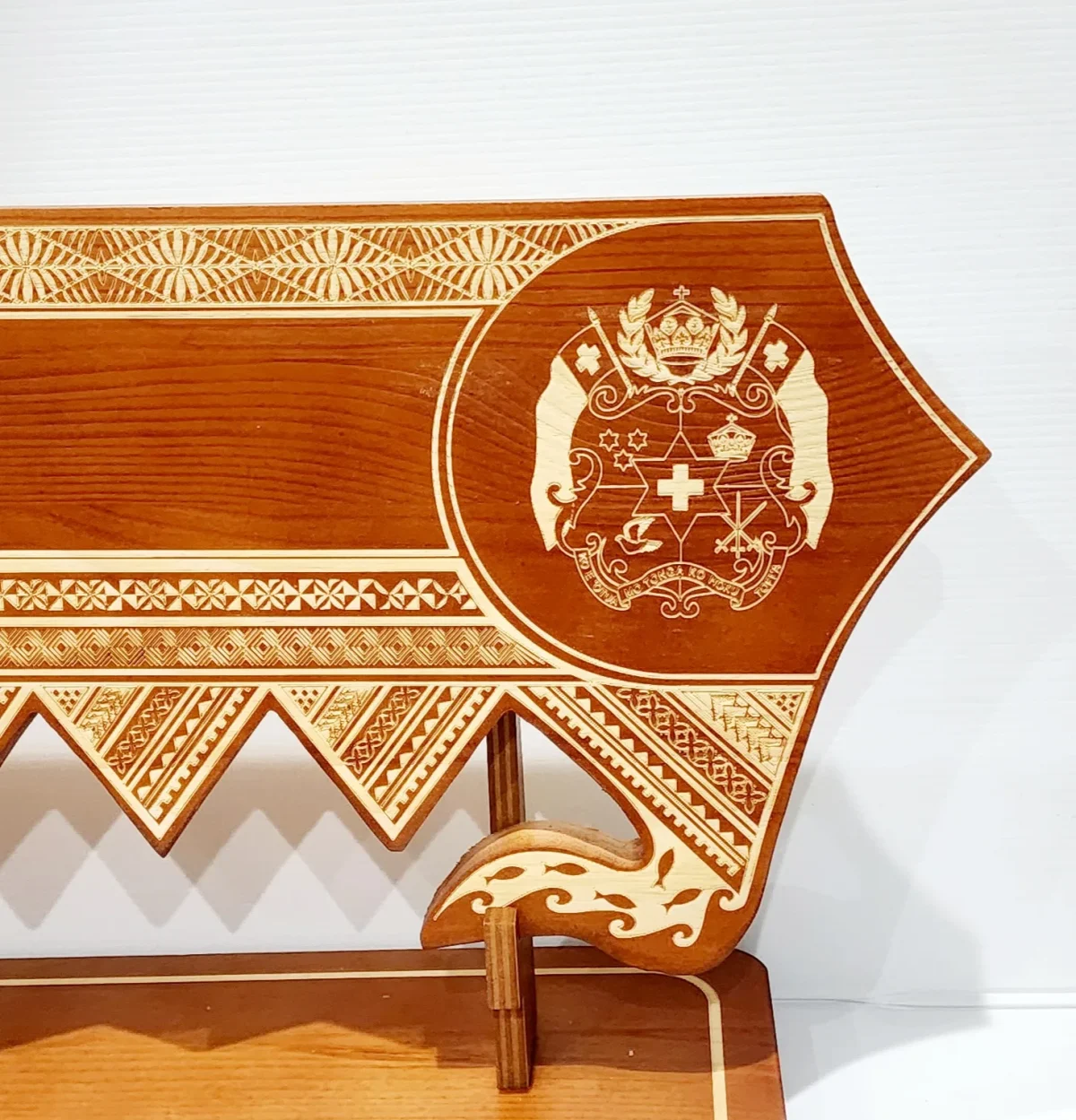 21st Wooden Key Brown Shade Island Design On Stand With Tongan Sila