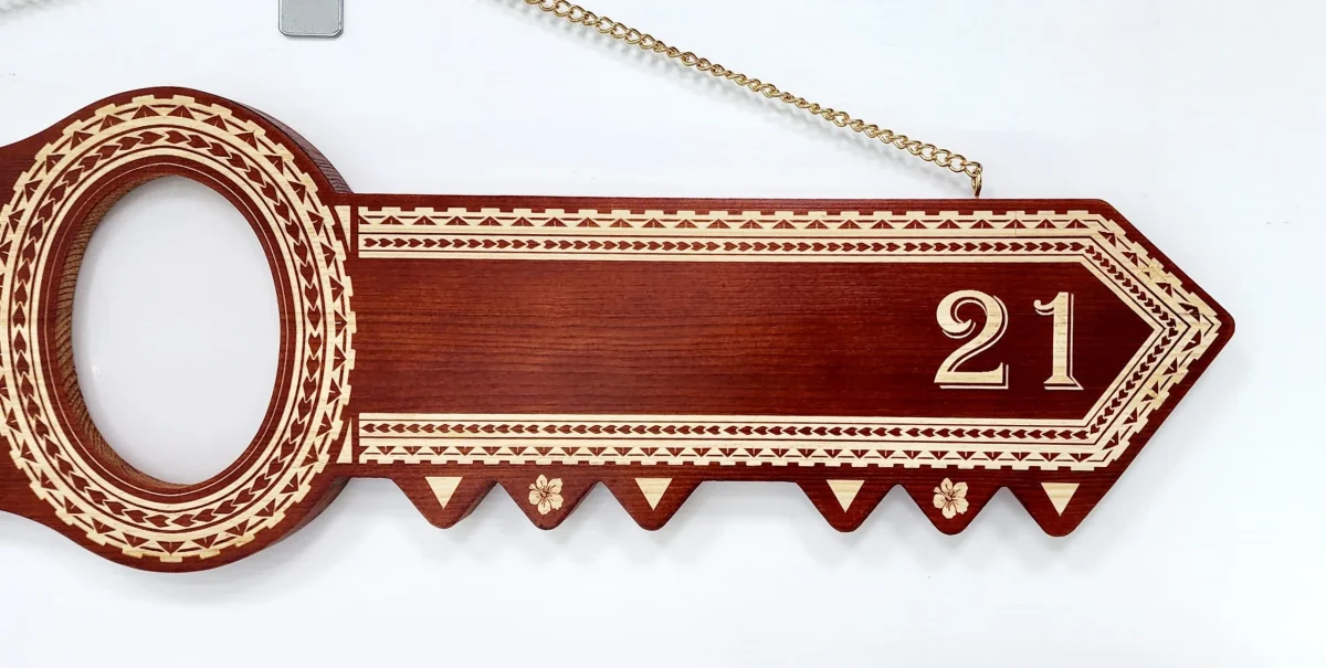 21st Wooden Key Brown Shade Island Design With Hibiscus Flower – Design SJ2457