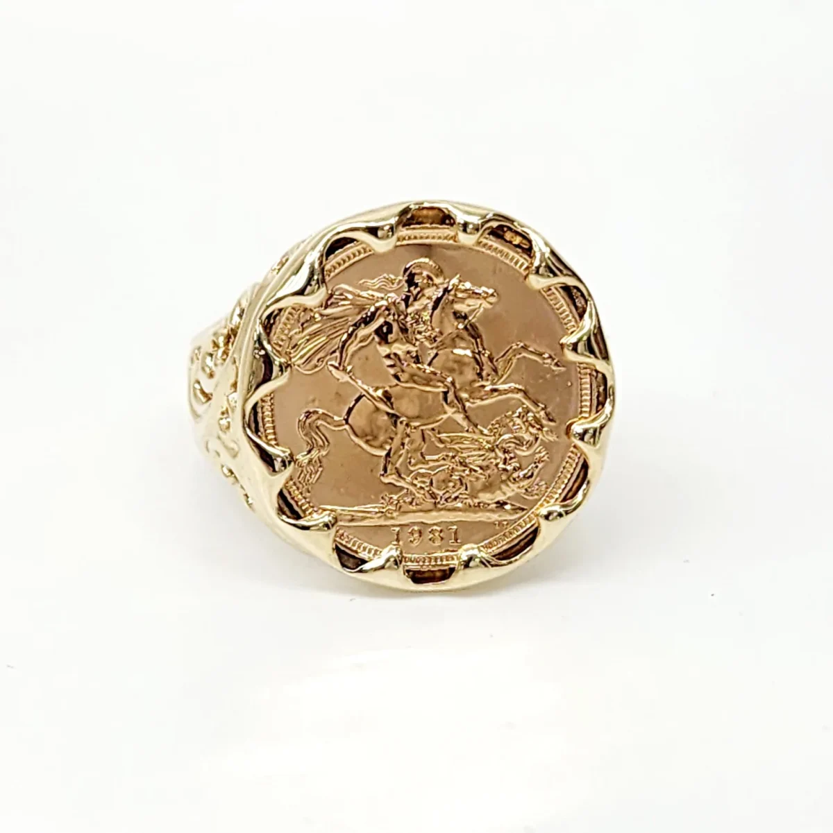 22ct Gold 1981 Full Sovereign Coin Ring with 9ct Gold Claw Set Ring Mount