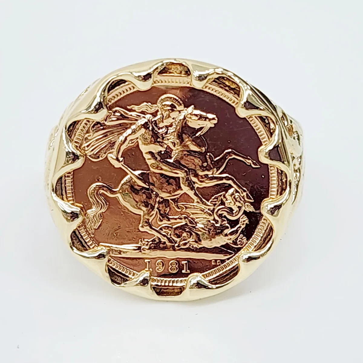 22ct Gold 1981 Full Sovereign Coin Ring with 9ct Gold Claw Set Ring Mount