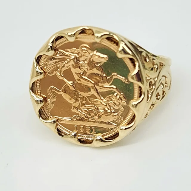 22ct Gold 1981 Full Sovereign Coin Ring with 9ct Gold Claw Set Ring Mount