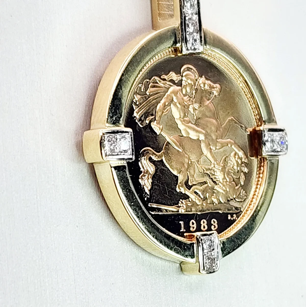22ct Gold 1983 Elizabeth II Half Sovereign Coin Set in 0.17ct Diamond 9ct Gold Mount