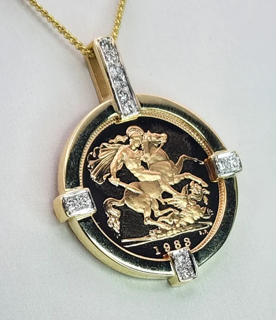 22ct Gold 1983 Elizabeth II Half Sovereign Coin Set in 0.17ct Diamond 9ct Gold Mount