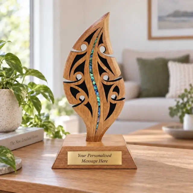 255mm Māori Waka Hoe Paddle – Handcrafted Pacific Rimu Wood Award - MD024