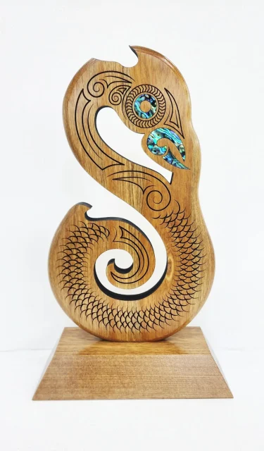 295mm Māori Mania Carving – Handcrafted Pacific Rimu Wood Award - MD044